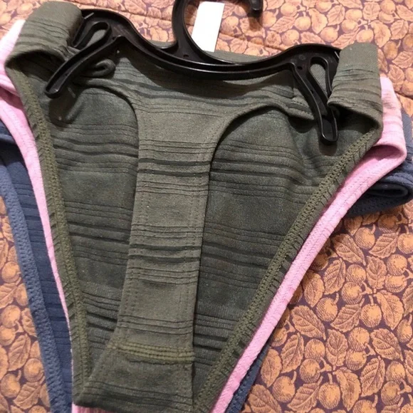 Woman’s Thong Underwear NWT***SIZE -small (4-6) 3 Pack - Picture 4 of 4